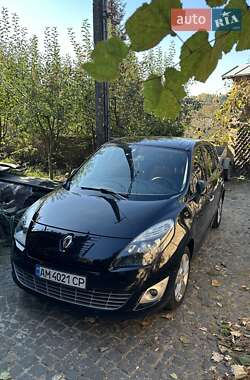 Минивэн Renault Megane Scenic 2012 в 