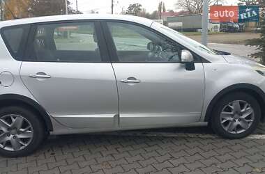 Минивэн Renault Megane Scenic 2011 в 