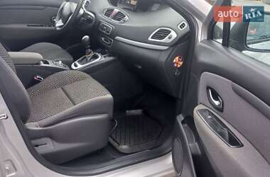 Минивэн Renault Megane Scenic 2011 в 