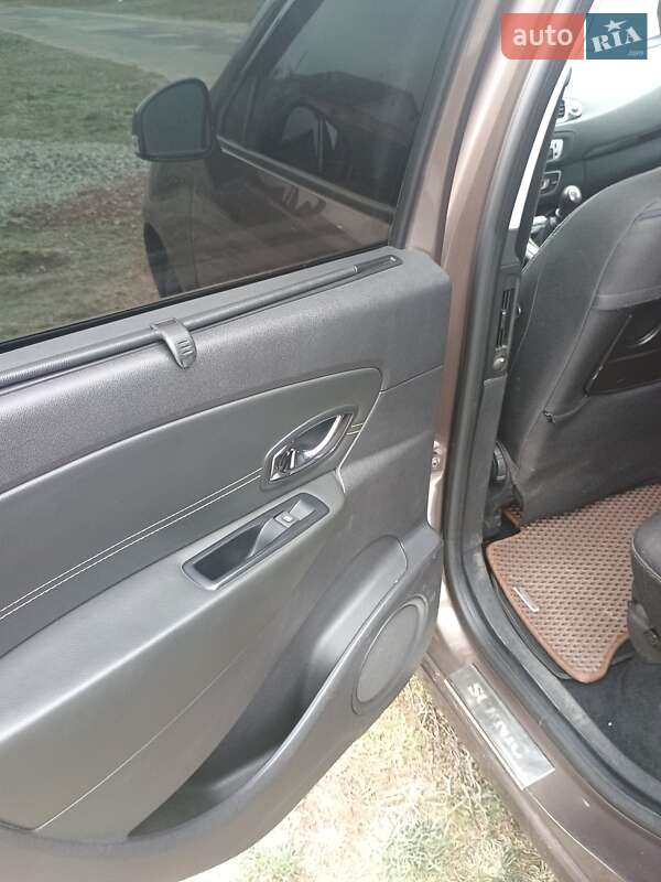 Мінівен Renault Megane Scenic 2013 в Лохвиці