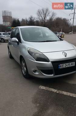 Минивэн Renault Megane Scenic 2011 в 