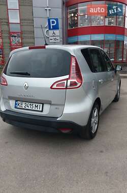 Минивэн Renault Megane Scenic 2011 в 