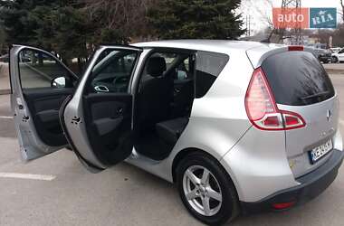 Минивэн Renault Megane Scenic 2011 в 