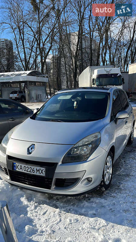 Renault Megane Scenic 2011