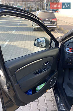 Минивэн Renault Megane Scenic 2010 в 