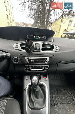 Минивэн Renault Megane Scenic 2012 в 