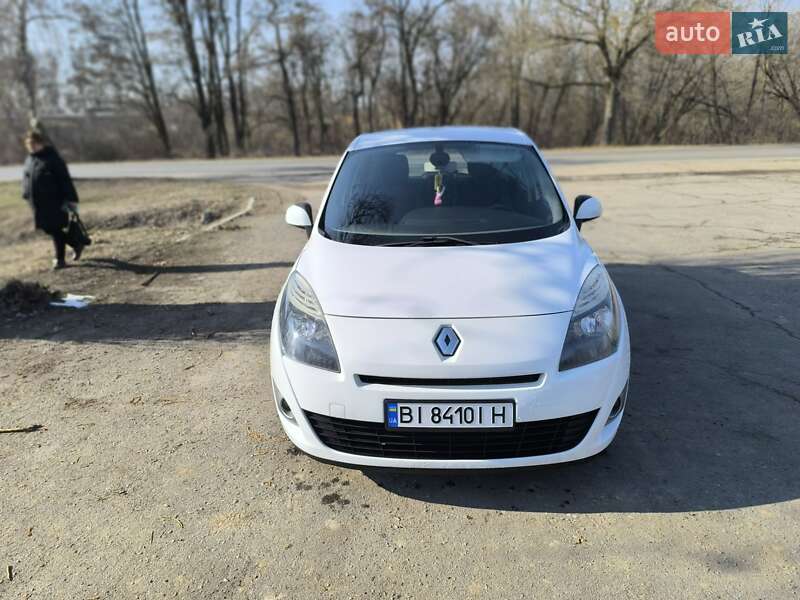 Минивэн Renault Megane Scenic 2011 в Лохвице