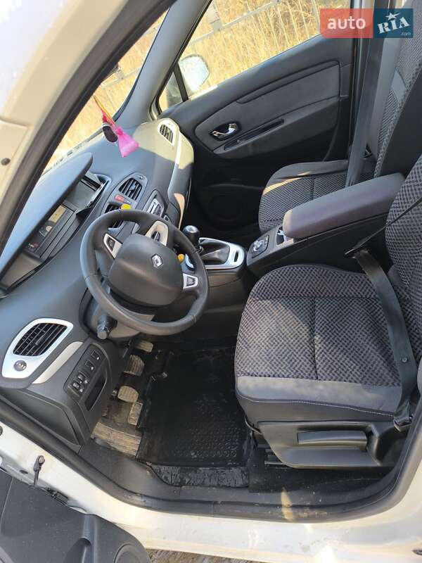 Минивэн Renault Megane Scenic 2011 в Лохвице