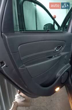 Минивэн Renault Megane Scenic 2013 в 