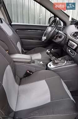 Минивэн Renault Megane Scenic 2013 в 