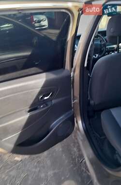 Минивэн Renault Megane Scenic 2013 в 