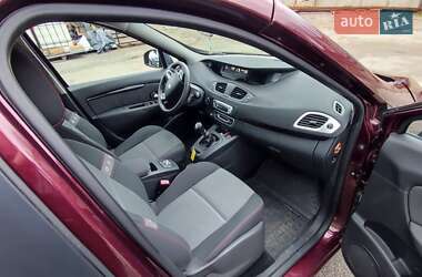 Минивэн Renault Megane Scenic 2012 в 