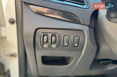 Минивэн Renault Megane Scenic 2014 в 