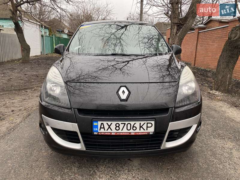 Минивэн Renault Megane Scenic 2010 в 