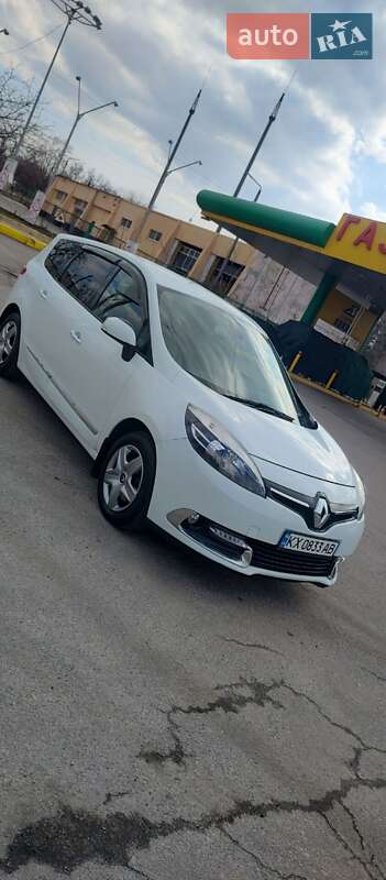 Мінівен Renault Megane Scenic 2015 в 