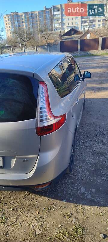 Мінівен Renault Megane Scenic 2011 в 