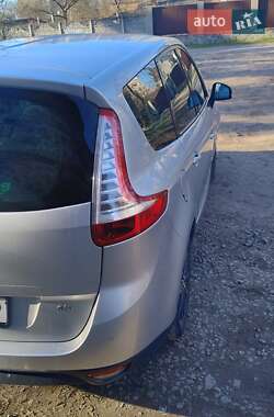 Мінівен Renault Megane Scenic 2011 в 