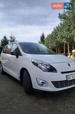 Renault Megane Scenic 2012