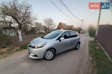 Минивэн Renault Megane Scenic 2013 в 