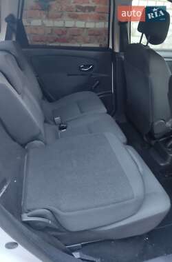 Минивэн Renault Megane Scenic 2012 в 