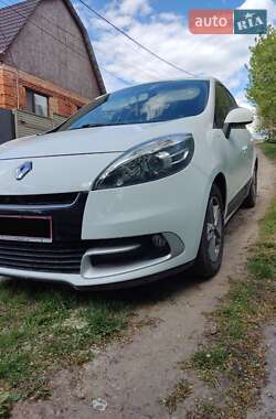 Минивэн Renault Megane Scenic 2012 в 