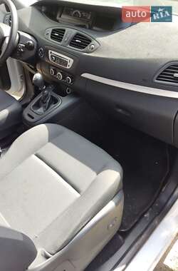 Минивэн Renault Megane Scenic 2012 в 