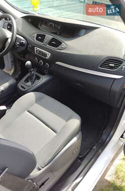 Минивэн Renault Megane Scenic 2012 в 