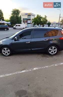 Минивэн Renault Megane Scenic 2011 в 