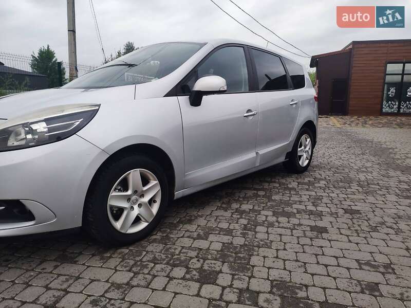 Минивэн Renault Megane Scenic 2014 в Надворной