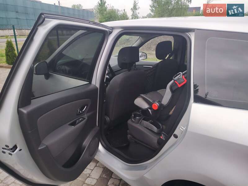 Минивэн Renault Megane Scenic 2014 в Надворной