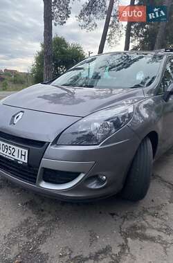 Мінівен Renault Megane Scenic 2011 в 