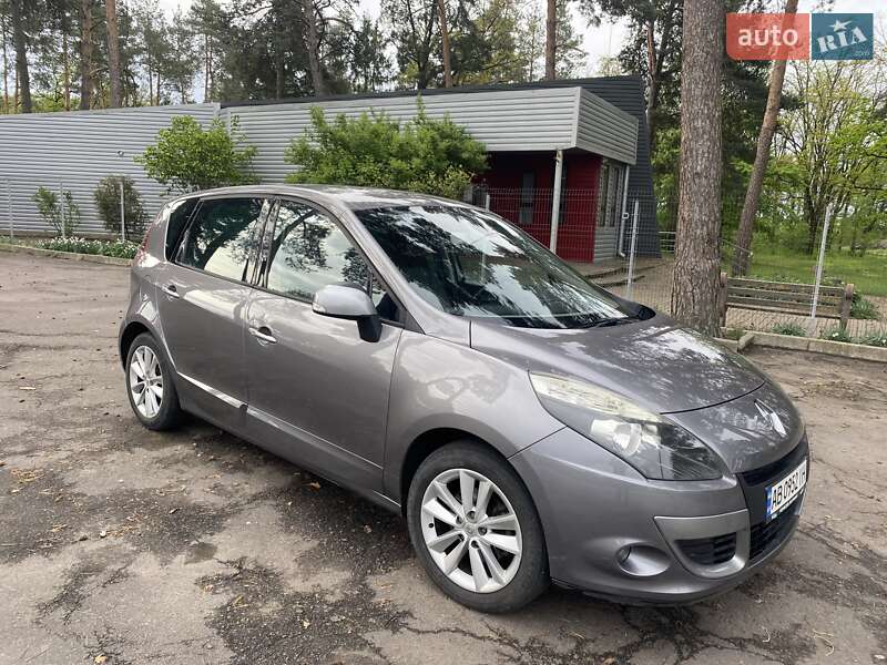 Мінівен Renault Megane Scenic 2011 в 