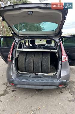 Мінівен Renault Megane Scenic 2011 в 