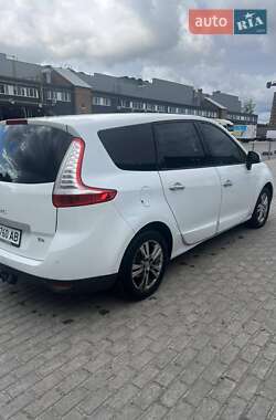 Минивэн Renault Megane Scenic 2010 в 