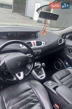 Минивэн Renault Megane Scenic 2010 в 