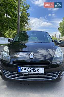 Минивэн Renault Megane Scenic 2010 в 