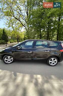 Минивэн Renault Megane Scenic 2010 в 