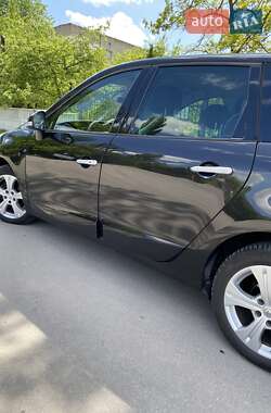 Минивэн Renault Megane Scenic 2010 в 