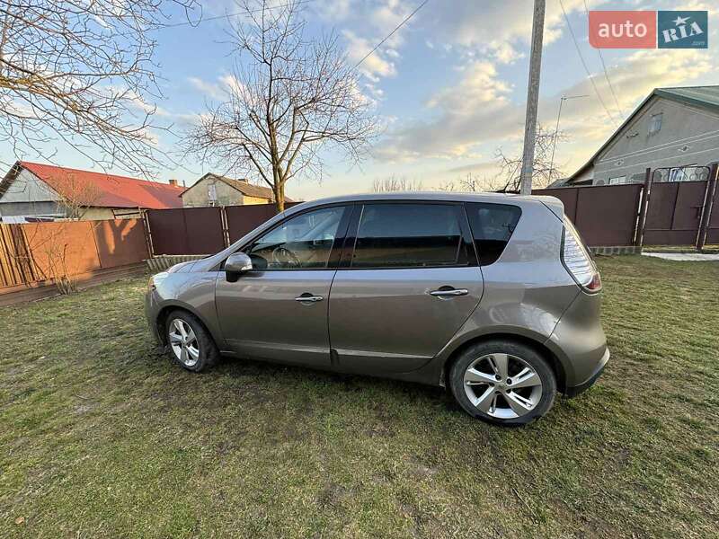 Мінівен Renault Megane Scenic 2012 в 