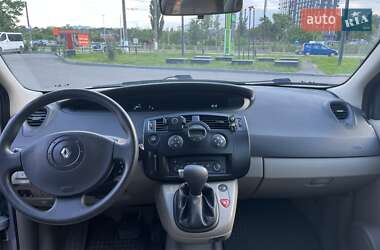 Минивэн Renault Megane Scenic 2005 в 