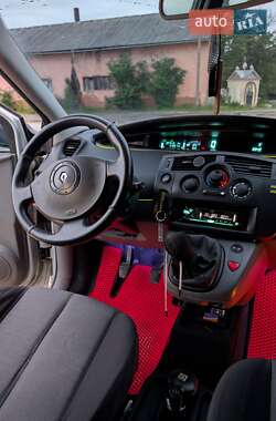 Минивэн Renault Megane Scenic 2004 в 