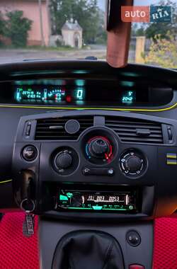 Минивэн Renault Megane Scenic 2004 в 