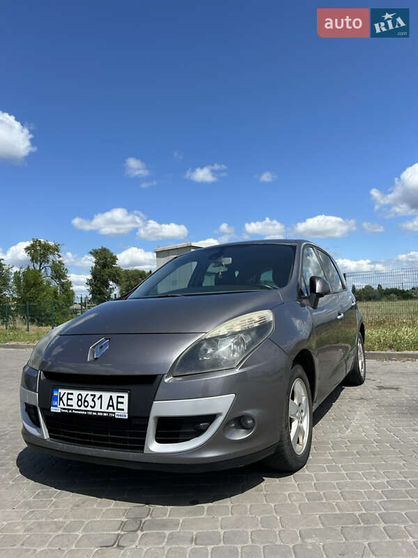 Минивэн Renault Megane Scenic 2010 в 