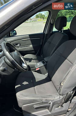 Минивэн Renault Megane Scenic 2010 в 