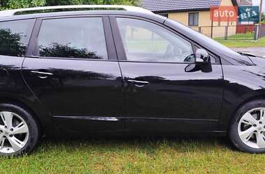 Минивэн Renault Megane Scenic 2015 в 