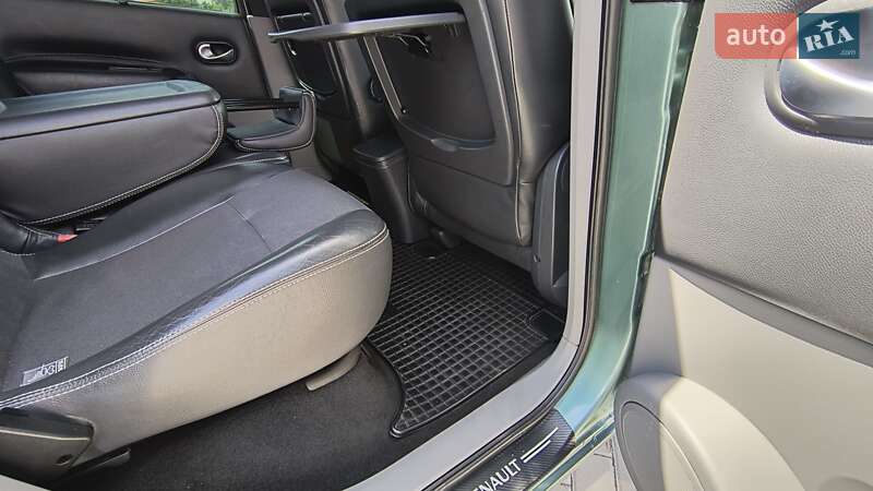 Минивэн Renault Megane Scenic 2005 в Золочеве