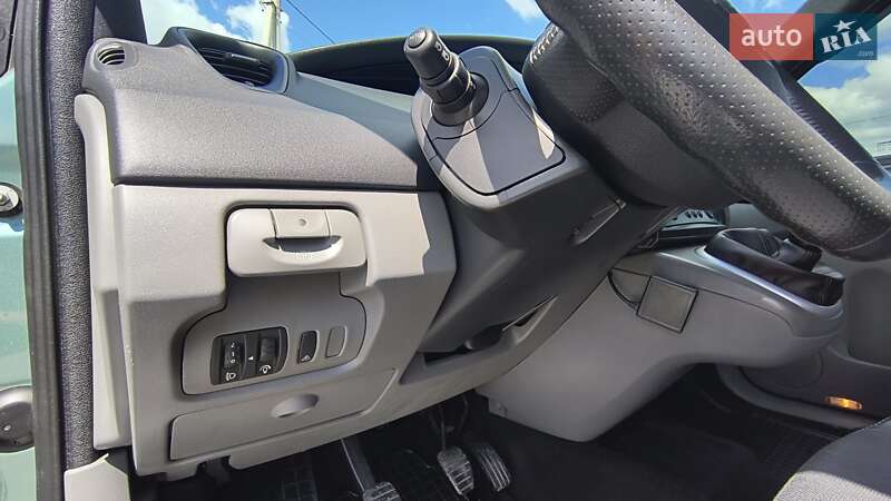 Минивэн Renault Megane Scenic 2005 в Золочеве