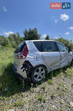 Минивэн Renault Megane Scenic 2010 в 