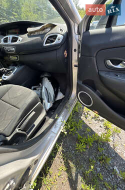 Минивэн Renault Megane Scenic 2010 в 