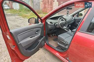 Минивэн Renault Megane Scenic 2010 в 